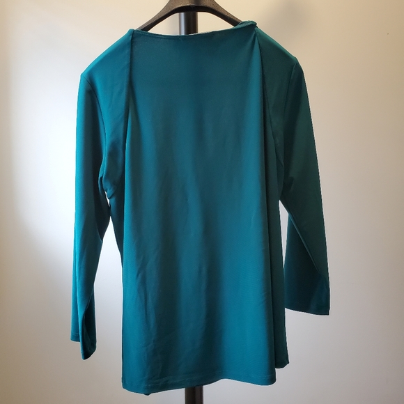 Soft jade green top - Picture 3 of 3